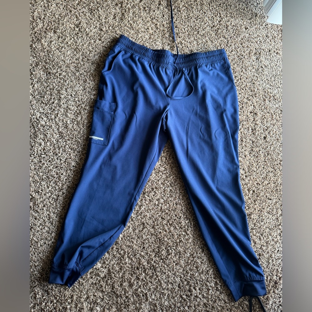Women’s Navy Skechers scrub joggers